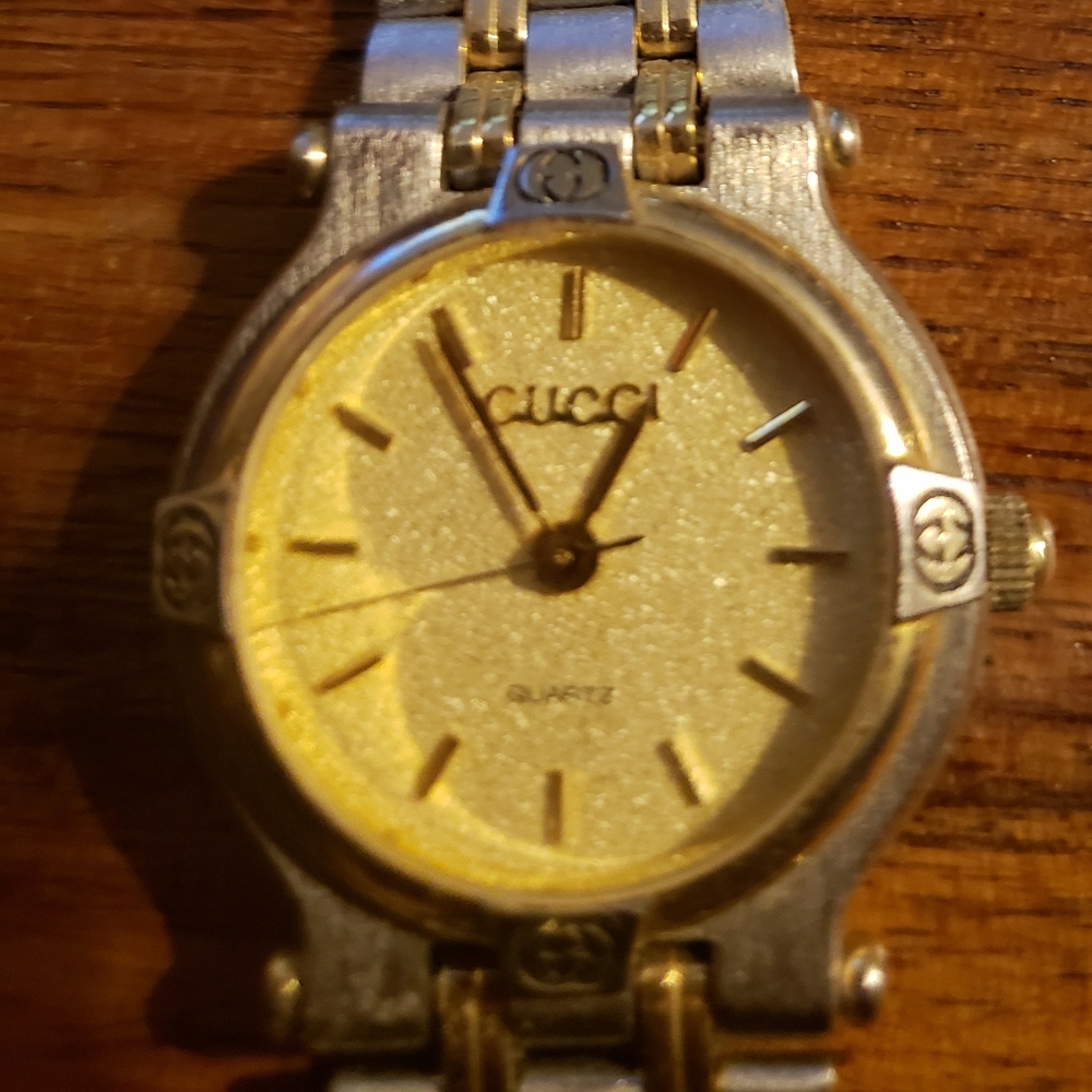 Authentic  Vintage Gucci Watch - Picture 2 of 6